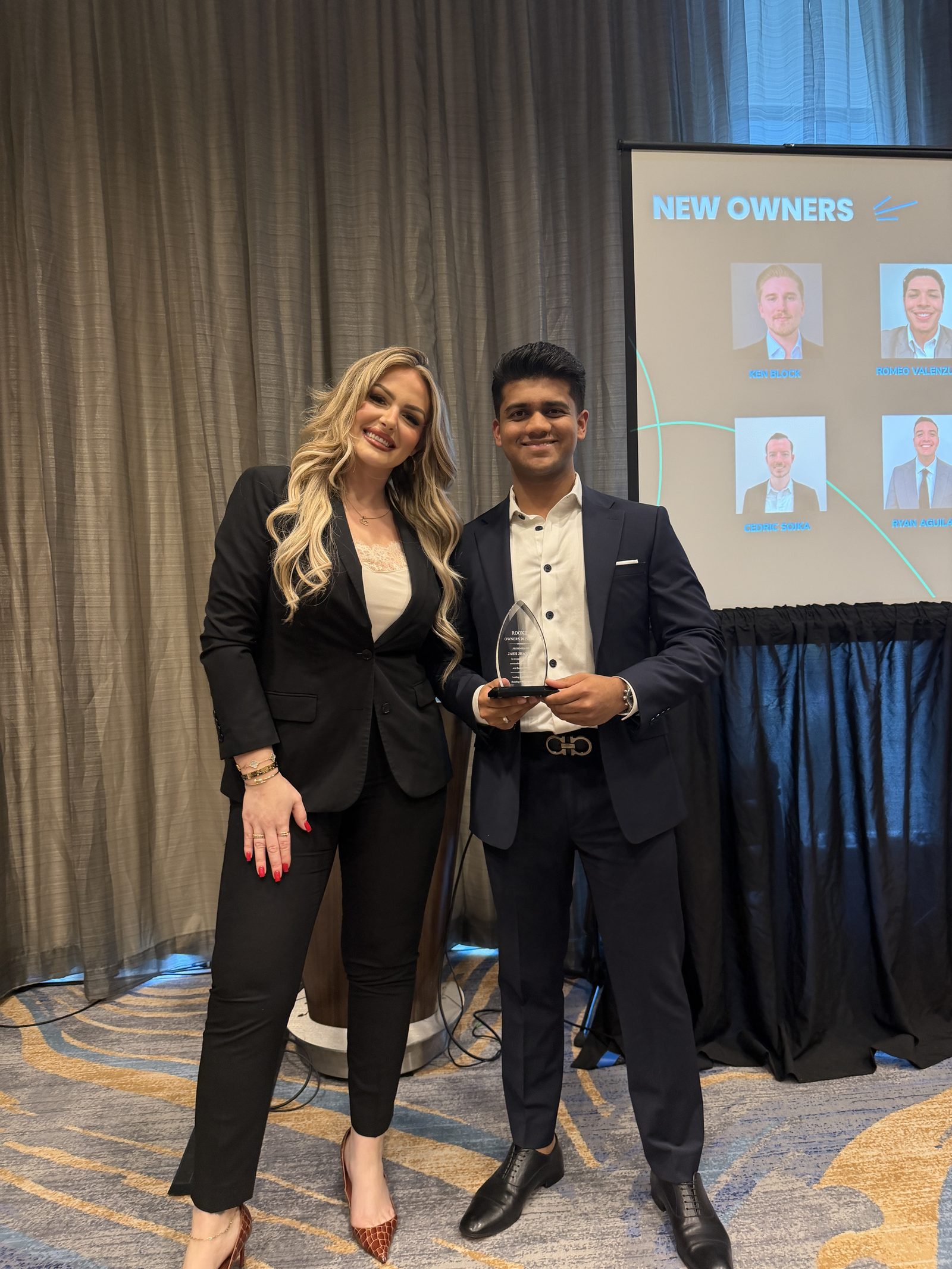 Alpha Marketing Concepts Chicago B2B sales leadership accepting a Rookie Owners award